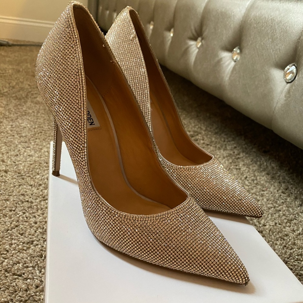 Steve Madden pumps